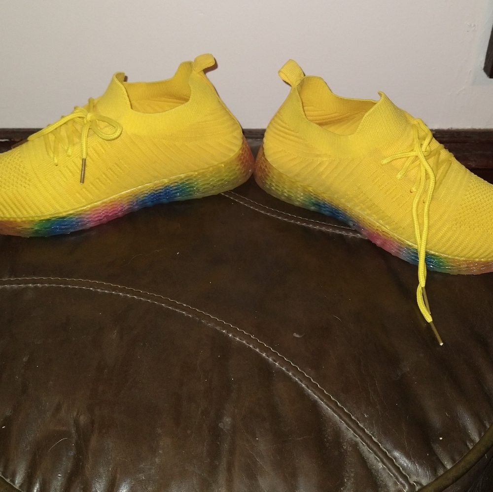 Taxi brand women's 7.5 athletic shoes